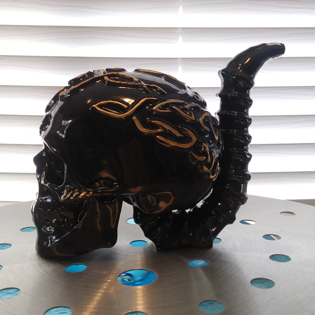 Celtic Skull Bong Gold on Black