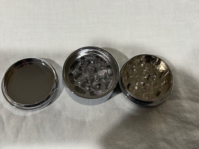 Juice Box Heavy Glass TOBACCO Water Pipes w/Free 55mm 3 piece Grinder