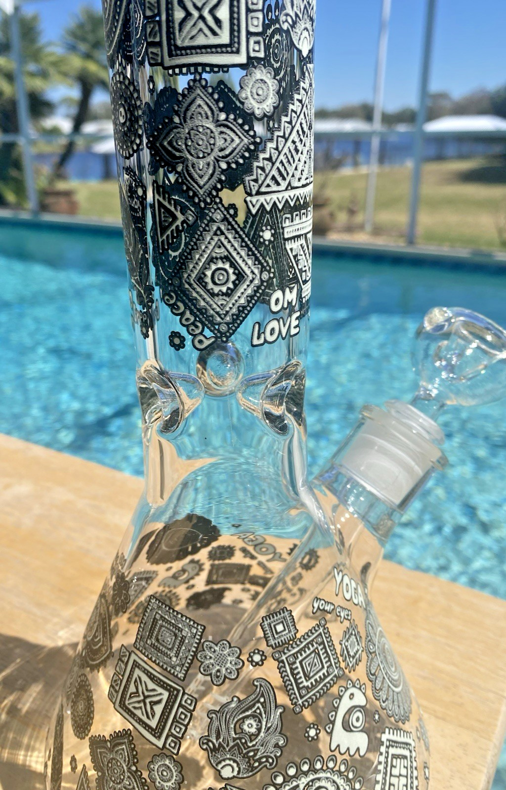 14&Prime;Glow in the Dark 7mm Glass Water Pipe Bong Beaker Ice Catcher 5.75&Prime; Base 14mm