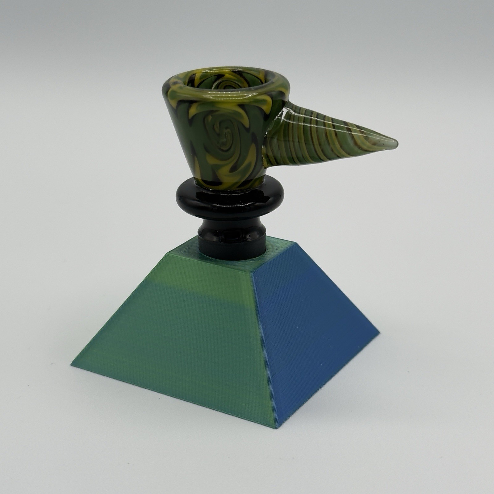 14mm Bong Bowl Slide Stand Pyramid Holder – “Northern Lights”