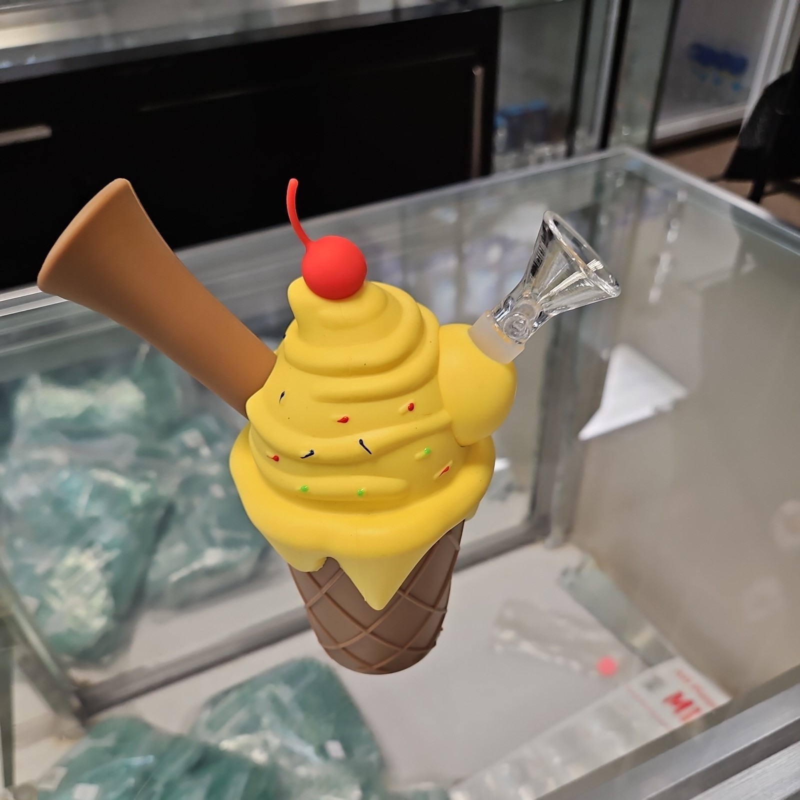 6.6&Prime; Silicone Ice Cream Cone Shaped Water Pipe Vanilla