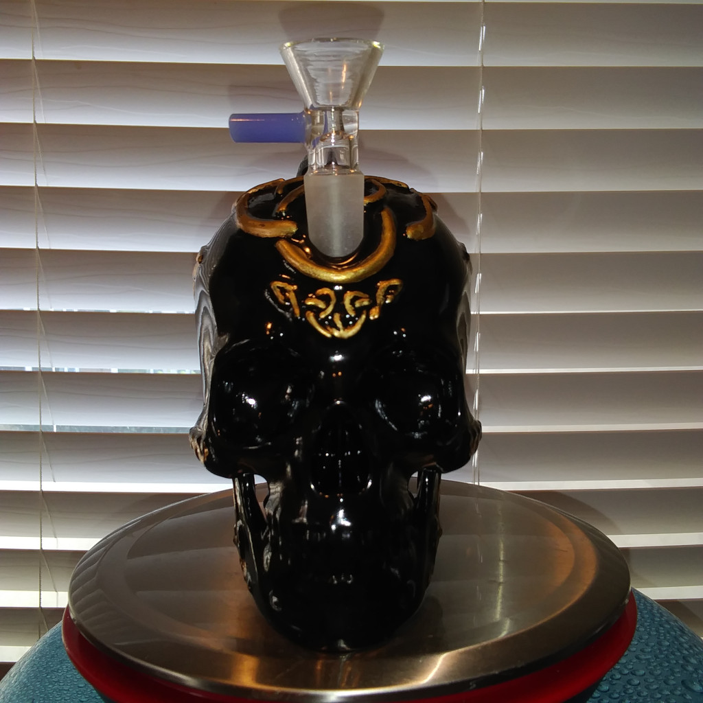 Celtic Skull Bong Bubbler Water Pipe Gold on Black