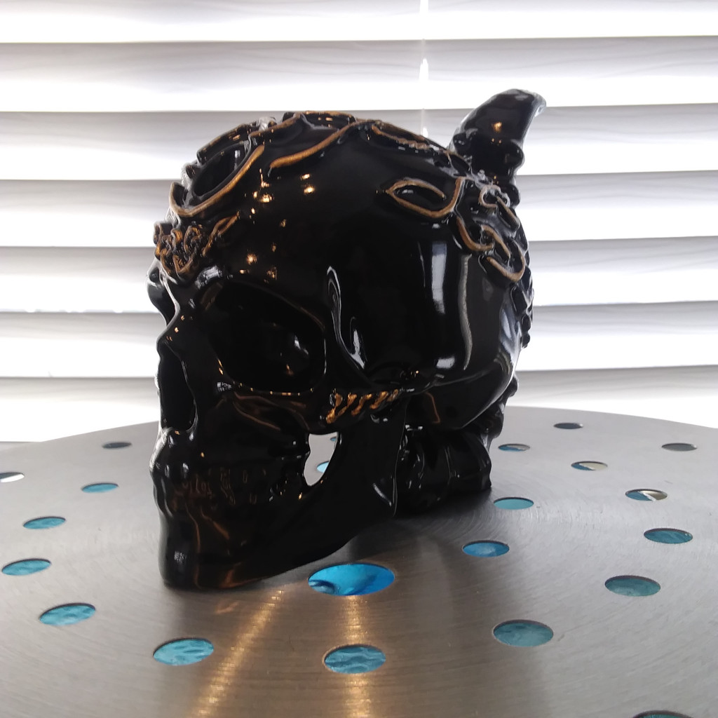 Celtic Skull Bong Gold on Black