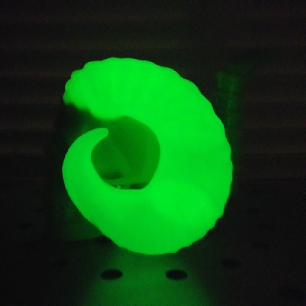 Skull Bong with glow in the dark Ram Horns Bubbler