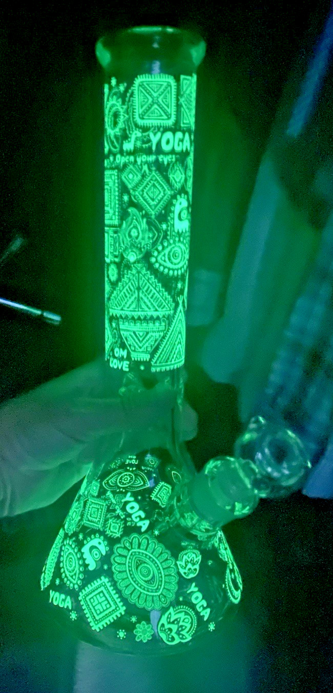 14&Prime;Glow in the Dark 7mm Glass Water Pipe Bong Beaker Ice Catcher 5.75&Prime; Base 14mm