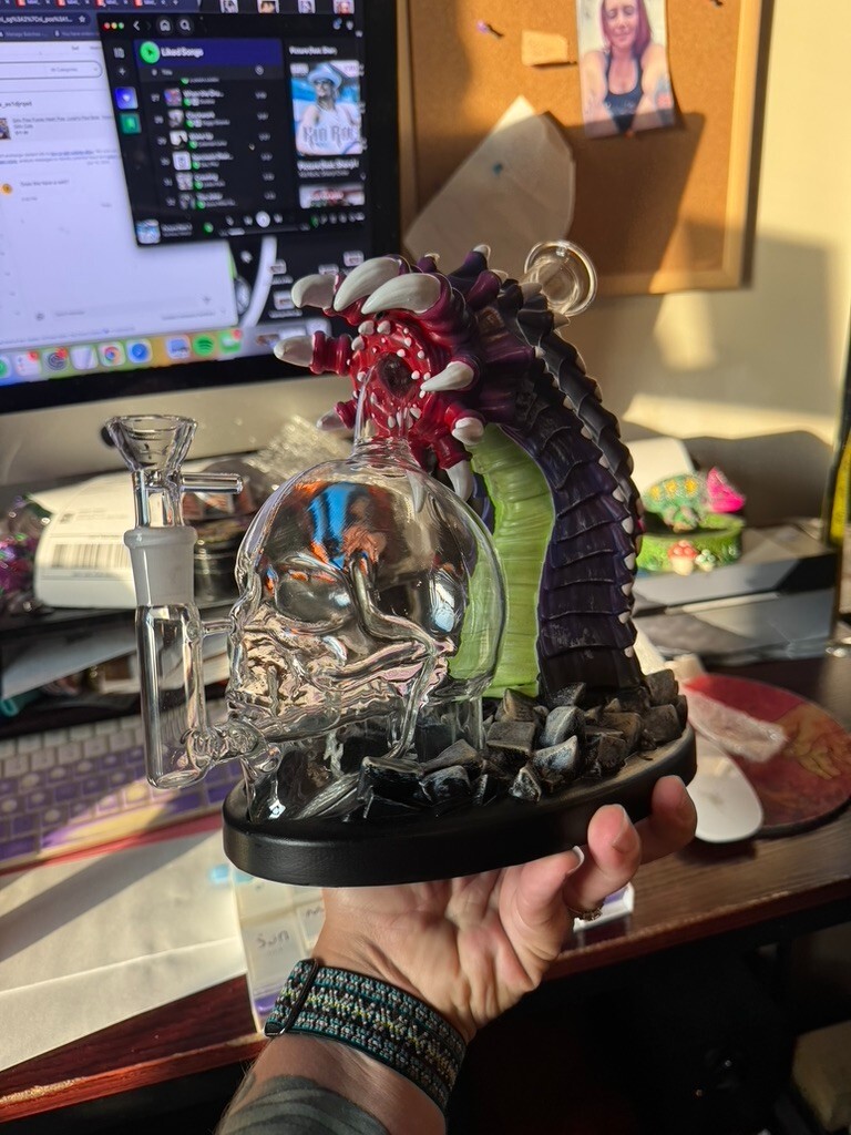 BONG Death Sandworm Water Pipe Battery Operated Screams and Glows