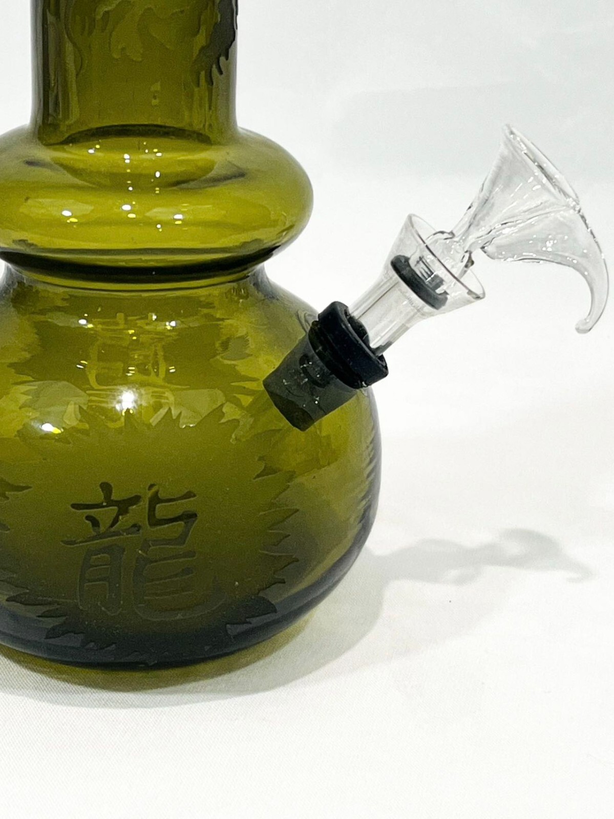 Inhale®️Bubble soft glass Water Pipe. Design “Chinese Dragon”. H: 12”