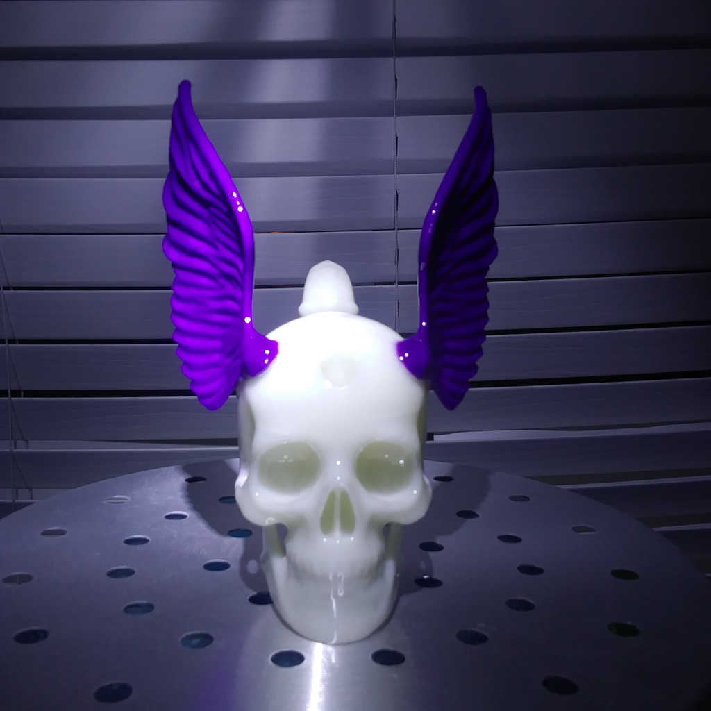 Valkyrie Skull Bong Bubbler Water Pipe Glow in dark
