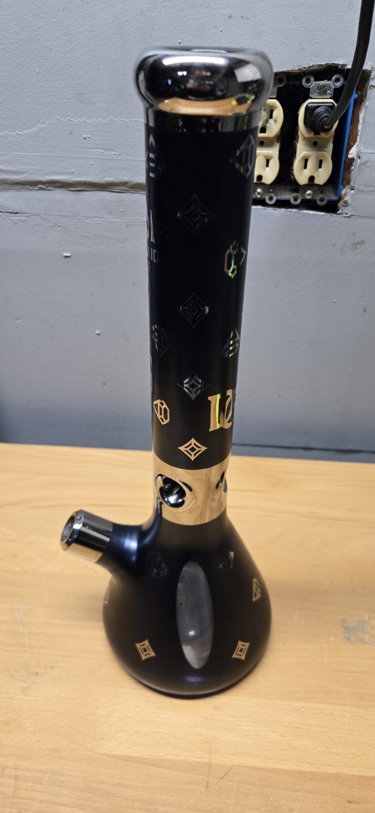 Diamond Glass 14&Prime; Bong, No Stem, No Bowl.