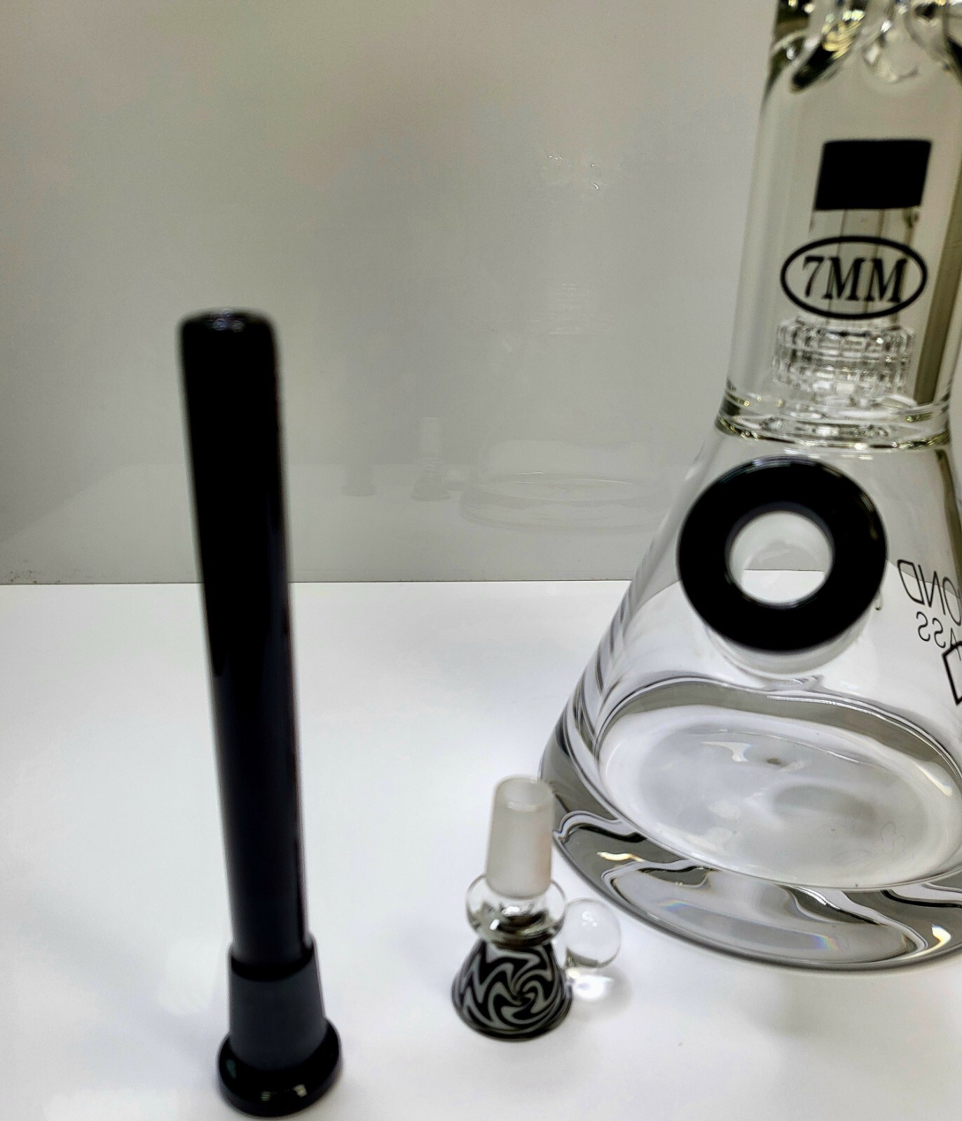 DG Diamond Glass 7mm Heavy Thick Showerhead 16&Prime; Bong