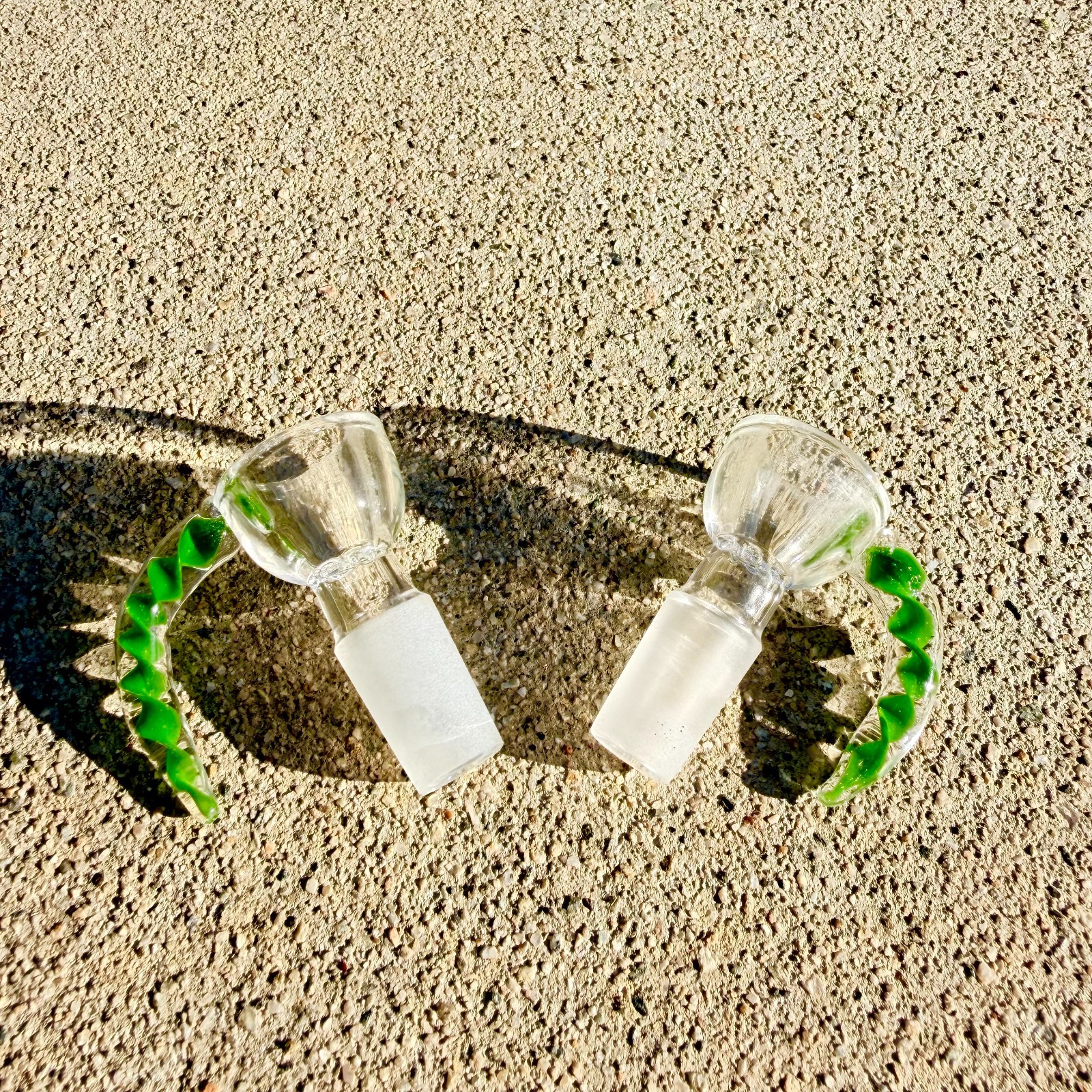 2Pcs Premium 14mm Green Horn Bowl Holder Thick Glass Made Built-in Screen
