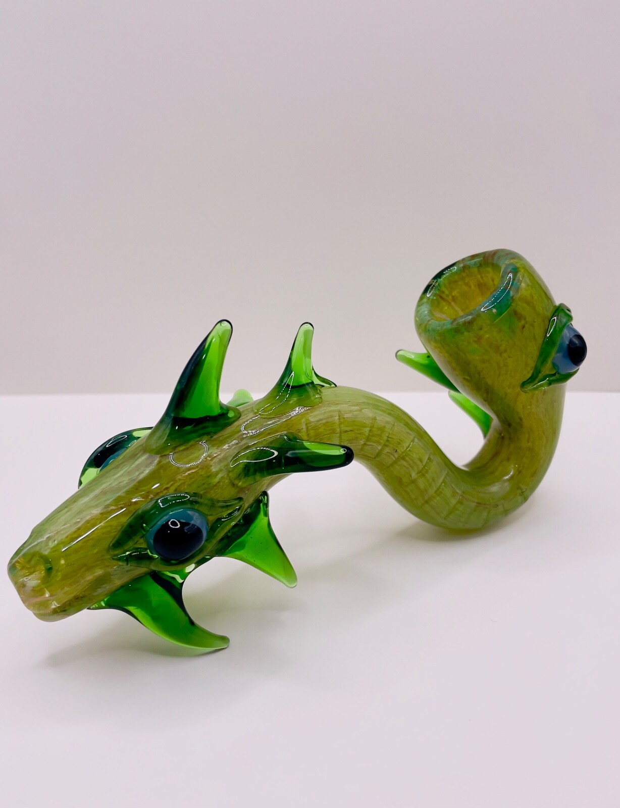 Collectible custom, tobacco, hookah green glass dragon pipe