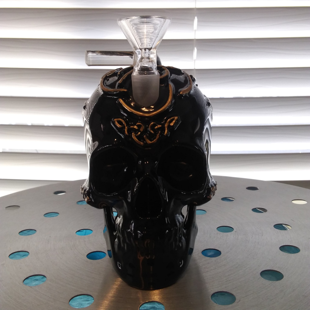 Celtic Skull Bong Gold on Black