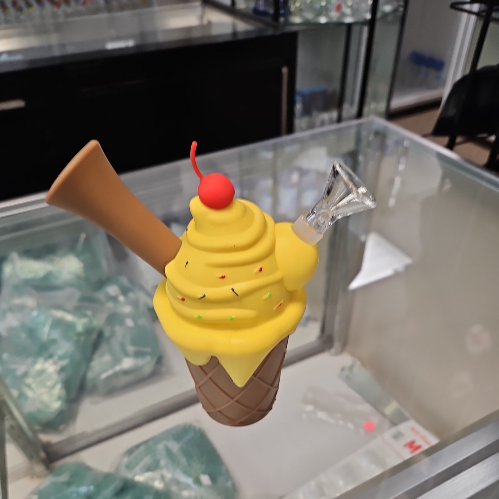 6.6&Prime; Silicone Ice Cream Cone Shaped Water Pipe Vanilla