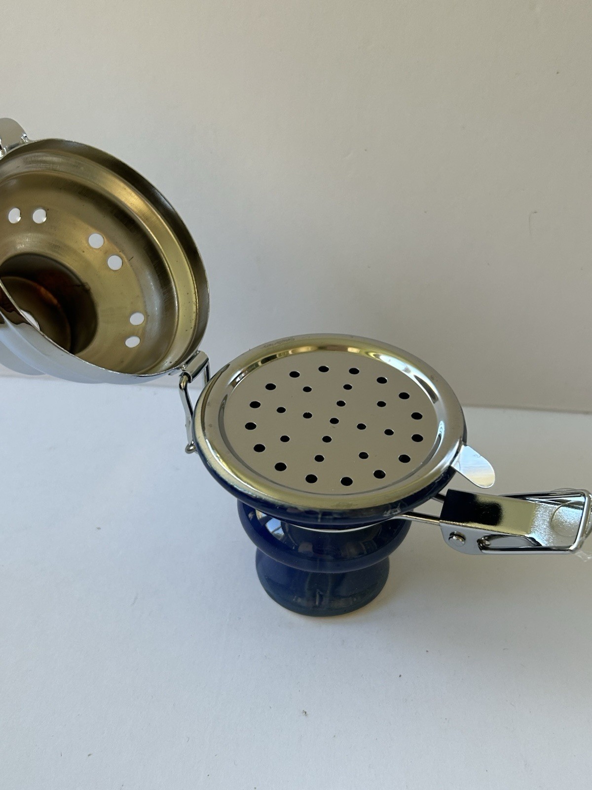 Hookah Wind Blocking Charcoal Bowl with Screen NEW BLUE COLOR