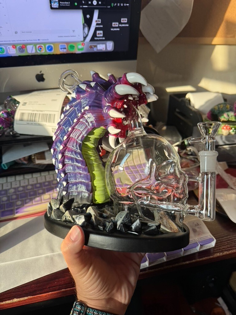 BONG Death Sandworm Water Pipe Battery Operated Screams and Glows