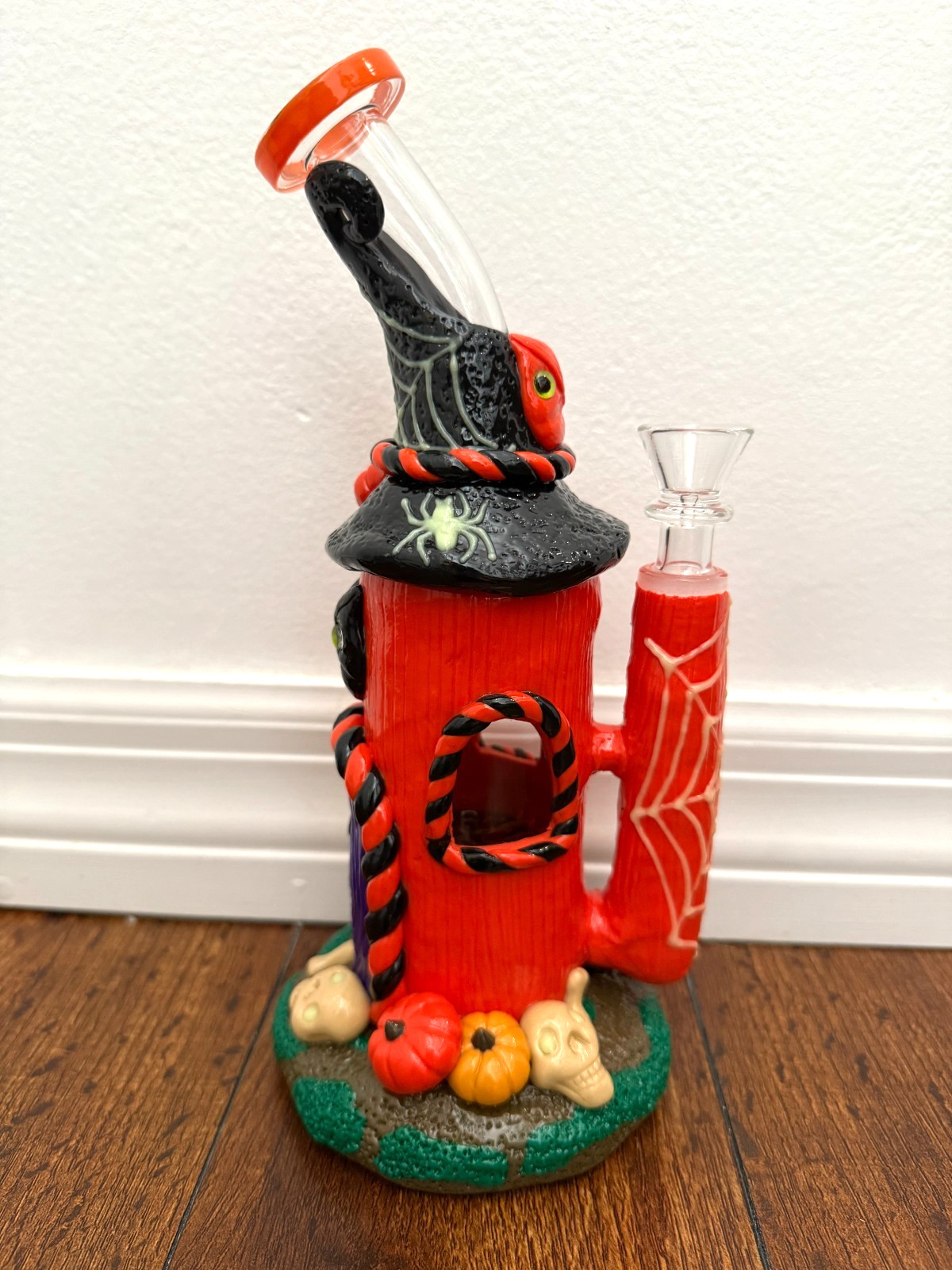 9.5” Premium Glass Water Pipe Halloween Witch Hut Glow in Dark 14mm