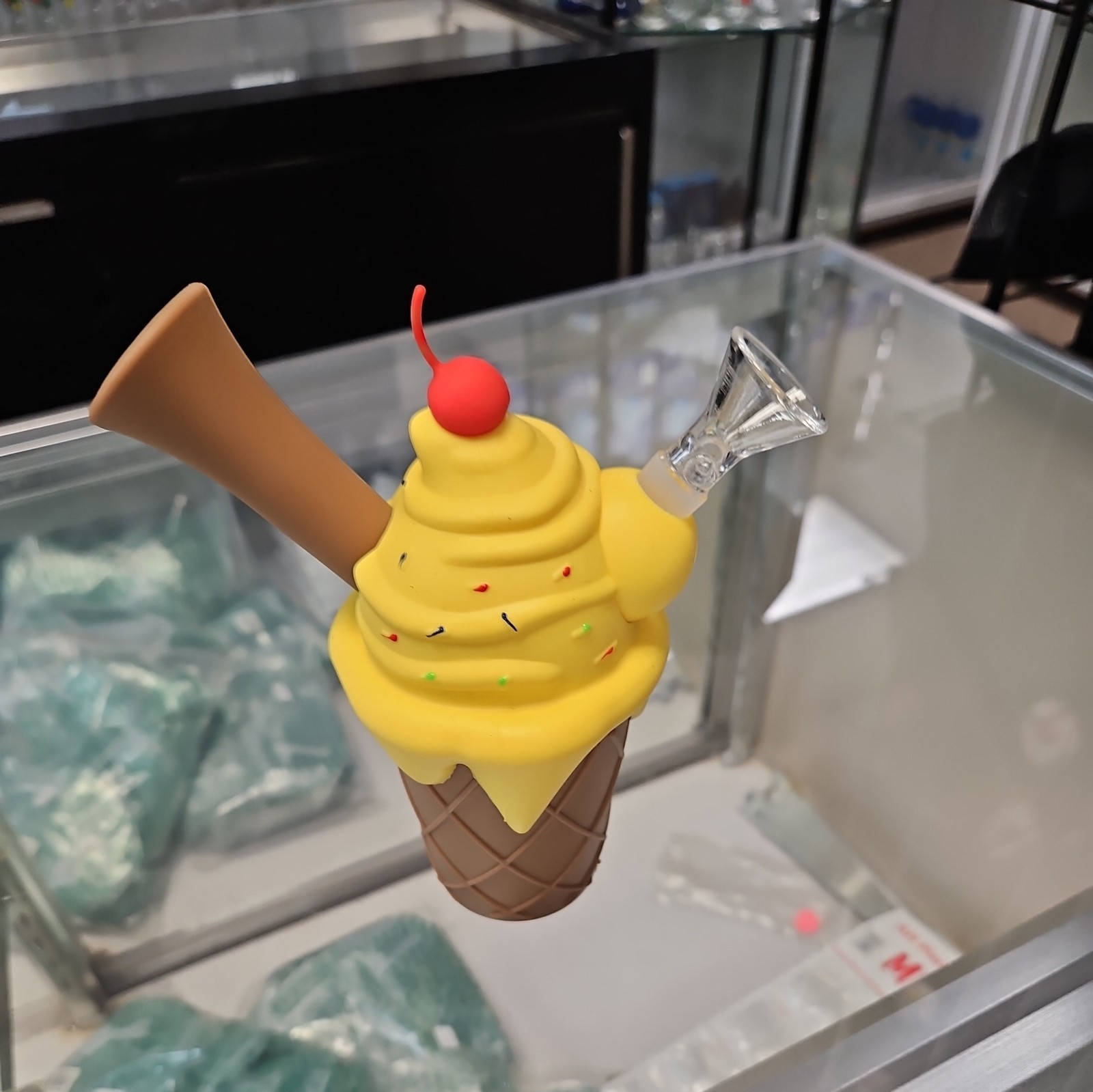 6.6&Prime; Silicone Ice Cream Cone Shaped Water Pipe Vanilla