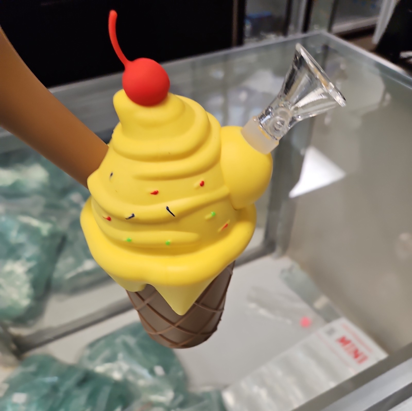 6.6&Prime; Silicone Ice Cream Cone Shaped Water Pipe Vanilla
