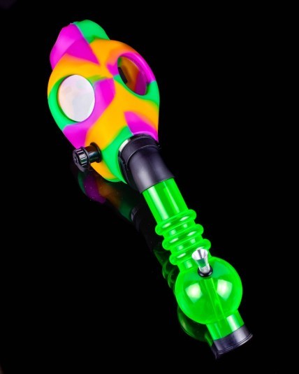 Gas Mask Pipe Bong – Includes Acrylic Water Pipe – Full Set – Rainbow