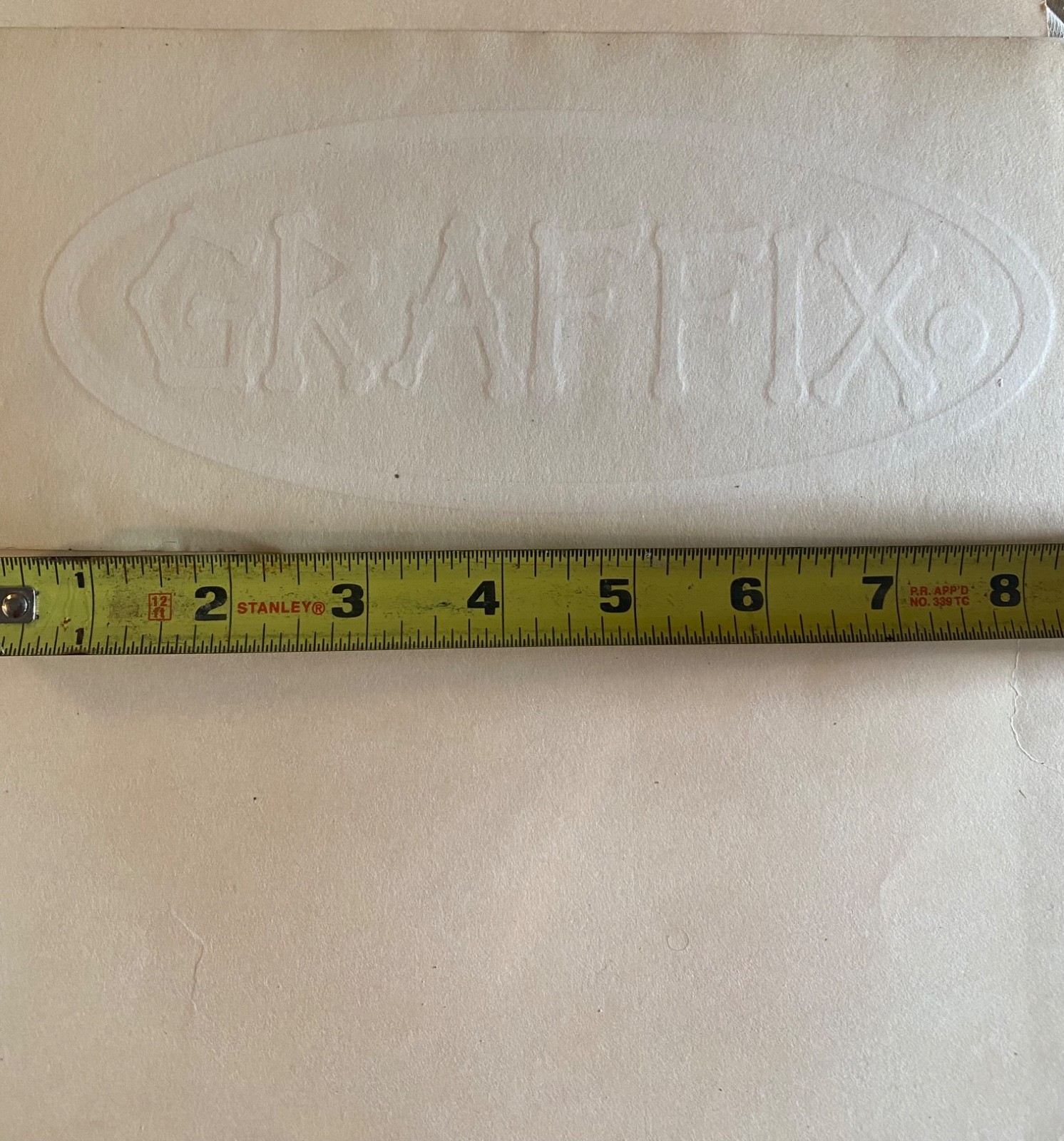 GRAFFIX Oval decal 8&Prime; White