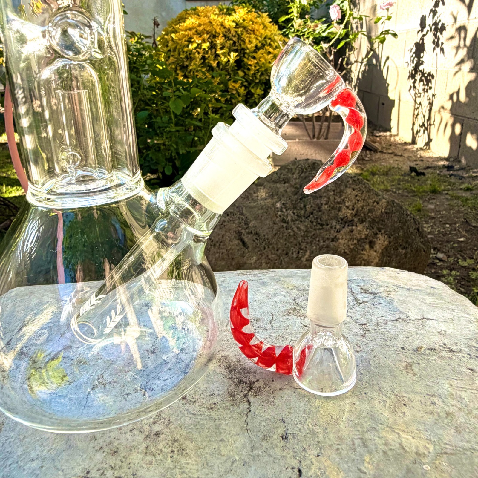 1 Pair of Premium 14mm Red Horn Bowl Holder Thick Glass Made Built-in Screen