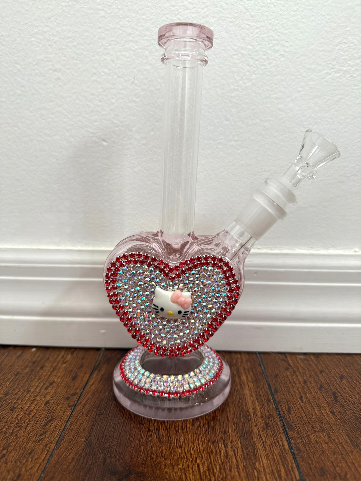 8.75&Prime; Sanrio Hello Kitty Water Pipe Pink Bejeweled Heart 14mm