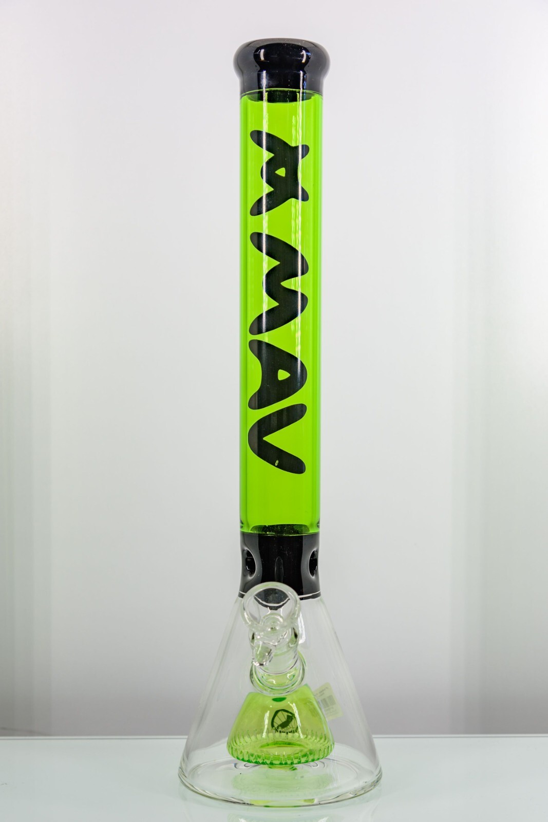 Authentic MAV Glass 18&Prime; Redondo Pyramid Beaker (Black&Ooze)