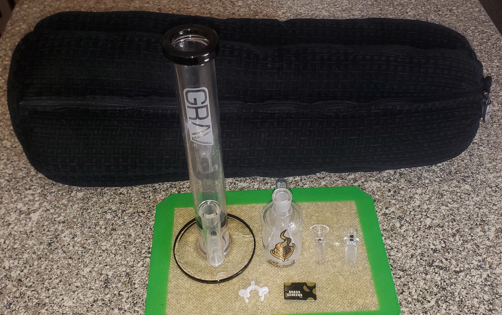 Grav Labs 14mm Straight Tube Water Pipe, 14mm Medicali Ashcatcher, Carrying Bag