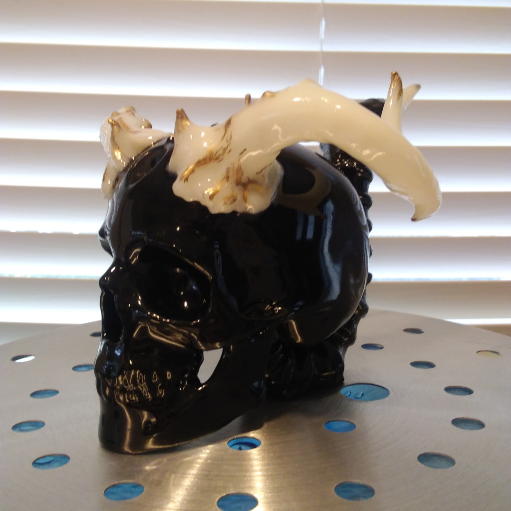 Skull Bong Bubbler Glow in Dark Antlers Deer King