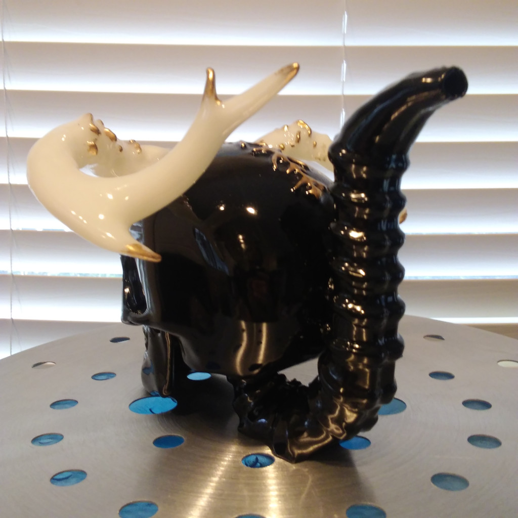 Skull Bong Bubbler Glow in Dark Antlers Deer King