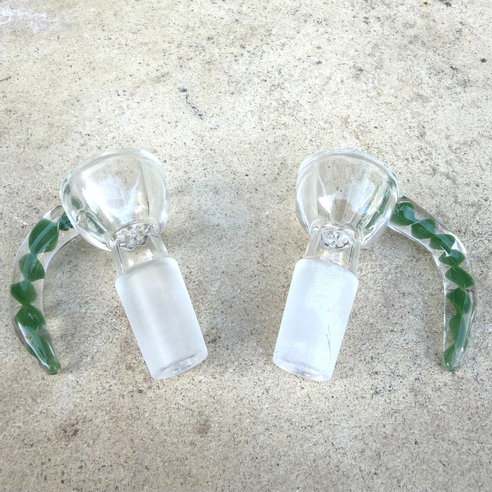 1 Pair of Premium 14mm Green Horn Bowl Holder Thick Glass Made Built-in Screen