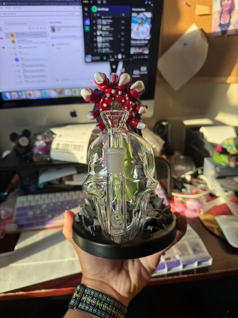 BONG Death Sandworm Water Pipe Battery Operated Screams and Glows
