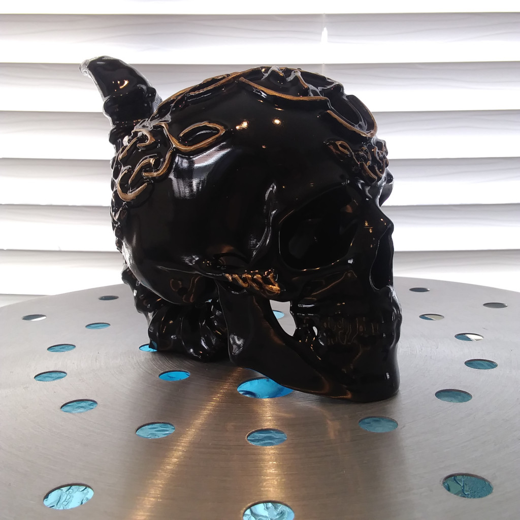 Celtic Skull Bong Gold on Black