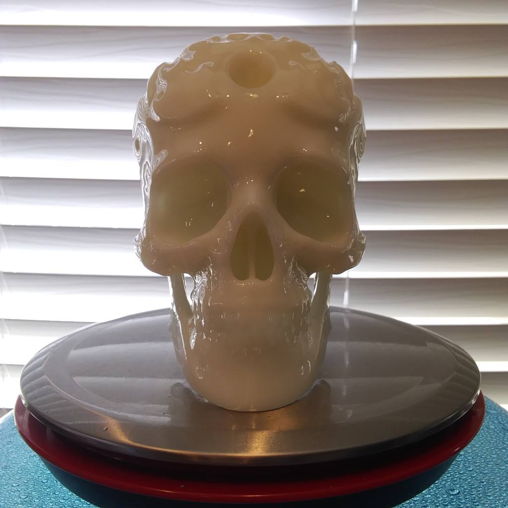 Skull Bong with Flames glow in the dark Water Pipe Bubbler