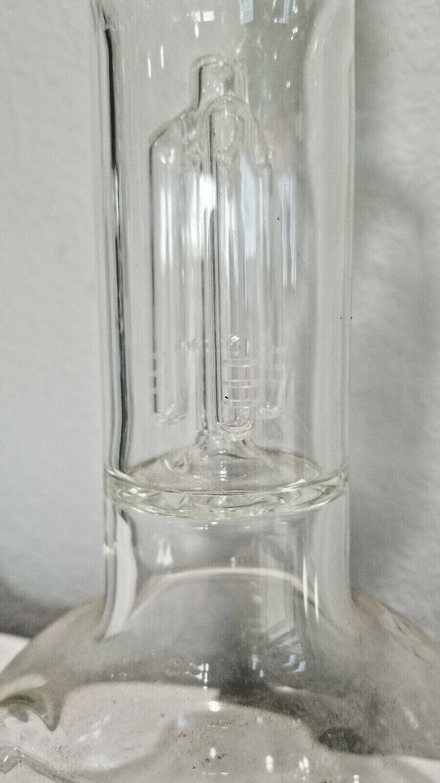 AMERICANPIPES(TM) 22&Prime; GLASS WATER PIPE WITH A DIFFUSER AND A GLASS ON GLASS BOWL