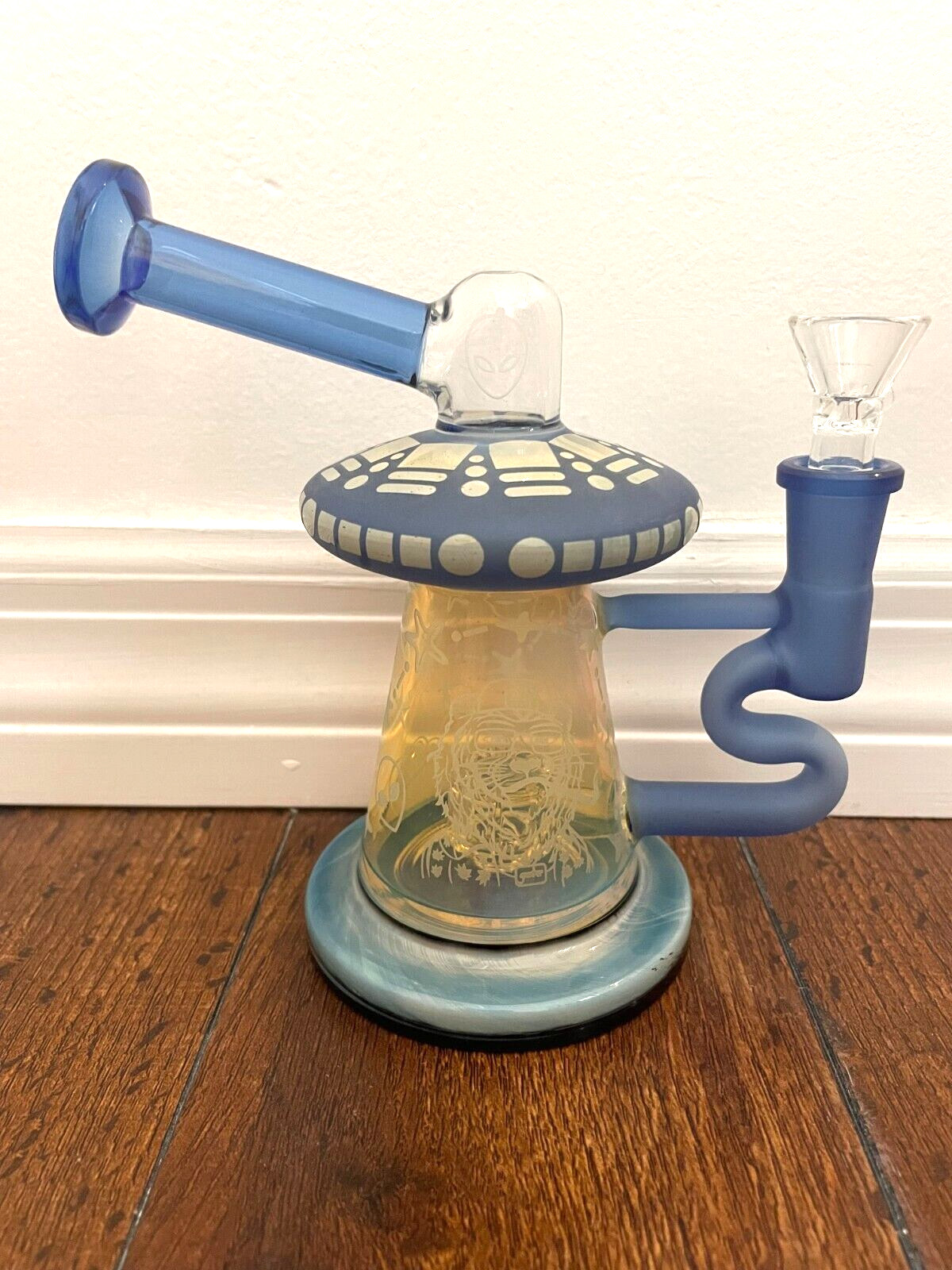 6.75” Premium Glass Water Pipe Etched Iridescent Alien UFO Lion Inline Perc 14mm