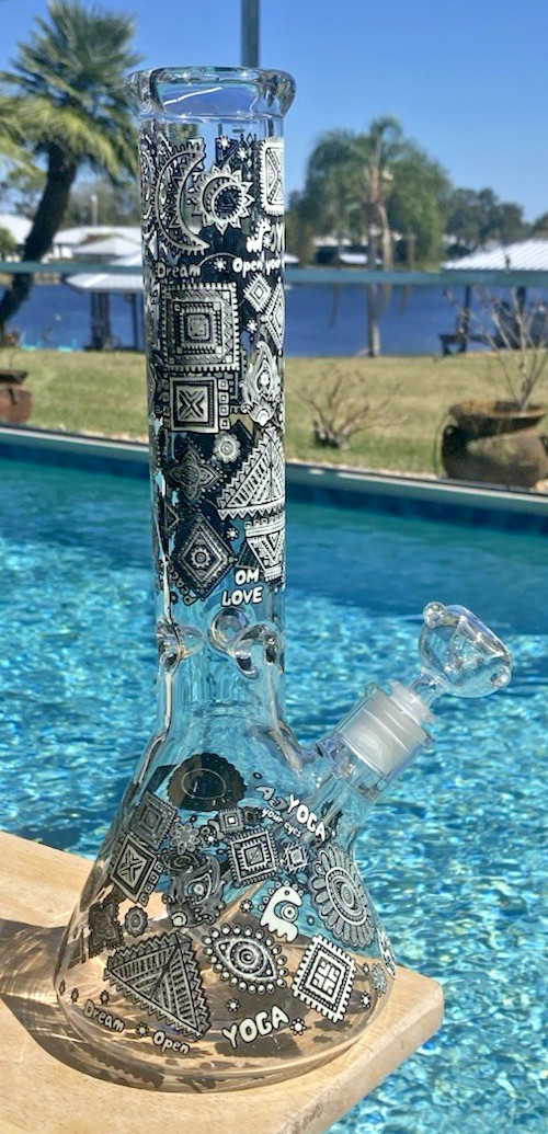 14&Prime;Glow in the Dark 7mm Glass Water Pipe Bong Beaker Ice Catcher 5.75&Prime; Base 14mm